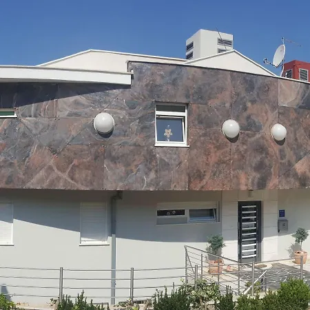 Appartement In With Balcony, Air Conditioning, Wifi 4328-4